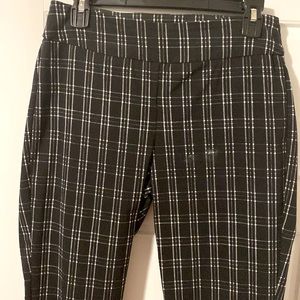 Tribal, black/white, capris, size 8